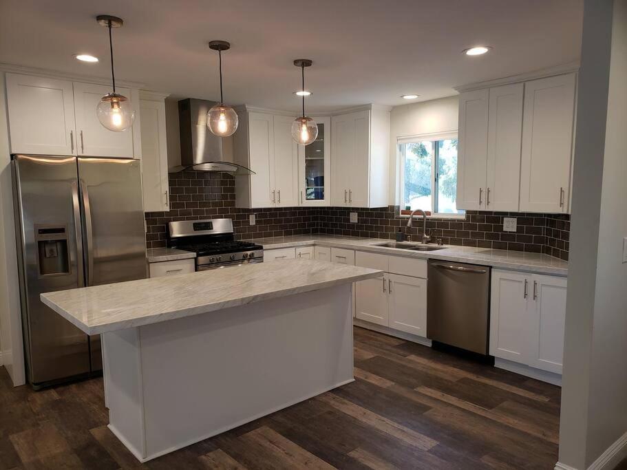 Bouganvilla 4-Bedroom, 2-Baths, Single Family House Thousand Oaks Bagian luar foto